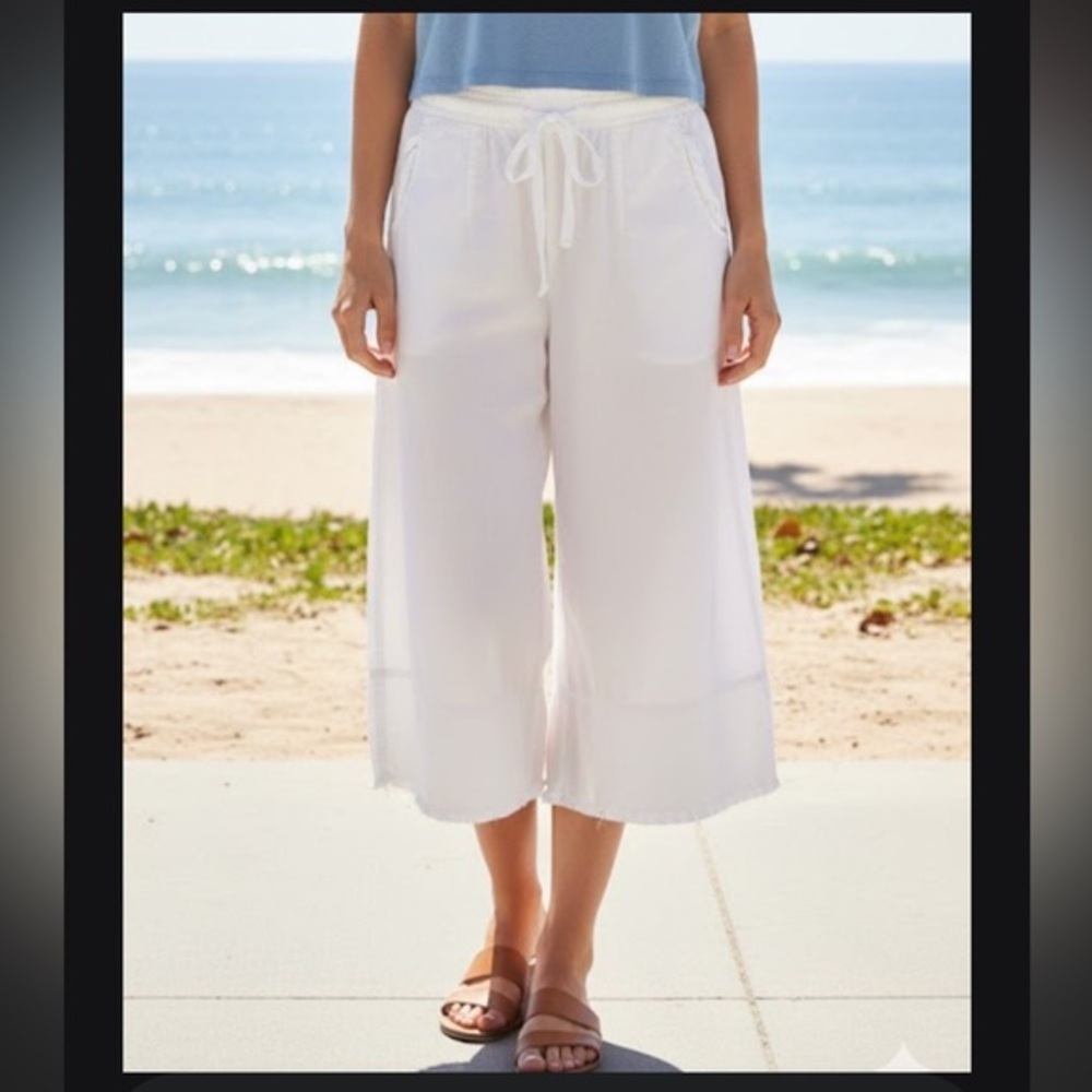 Cloth & Stone White Bermuda Shorts